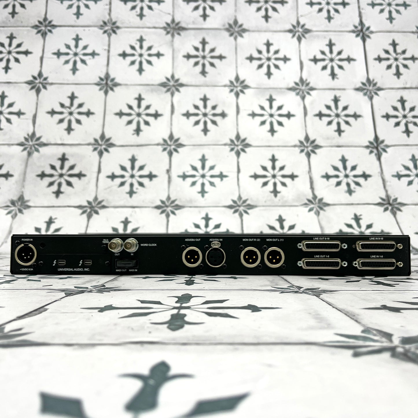Universal Audio Apollo 16 QUAD Thunderbolt 2 Audio Interface