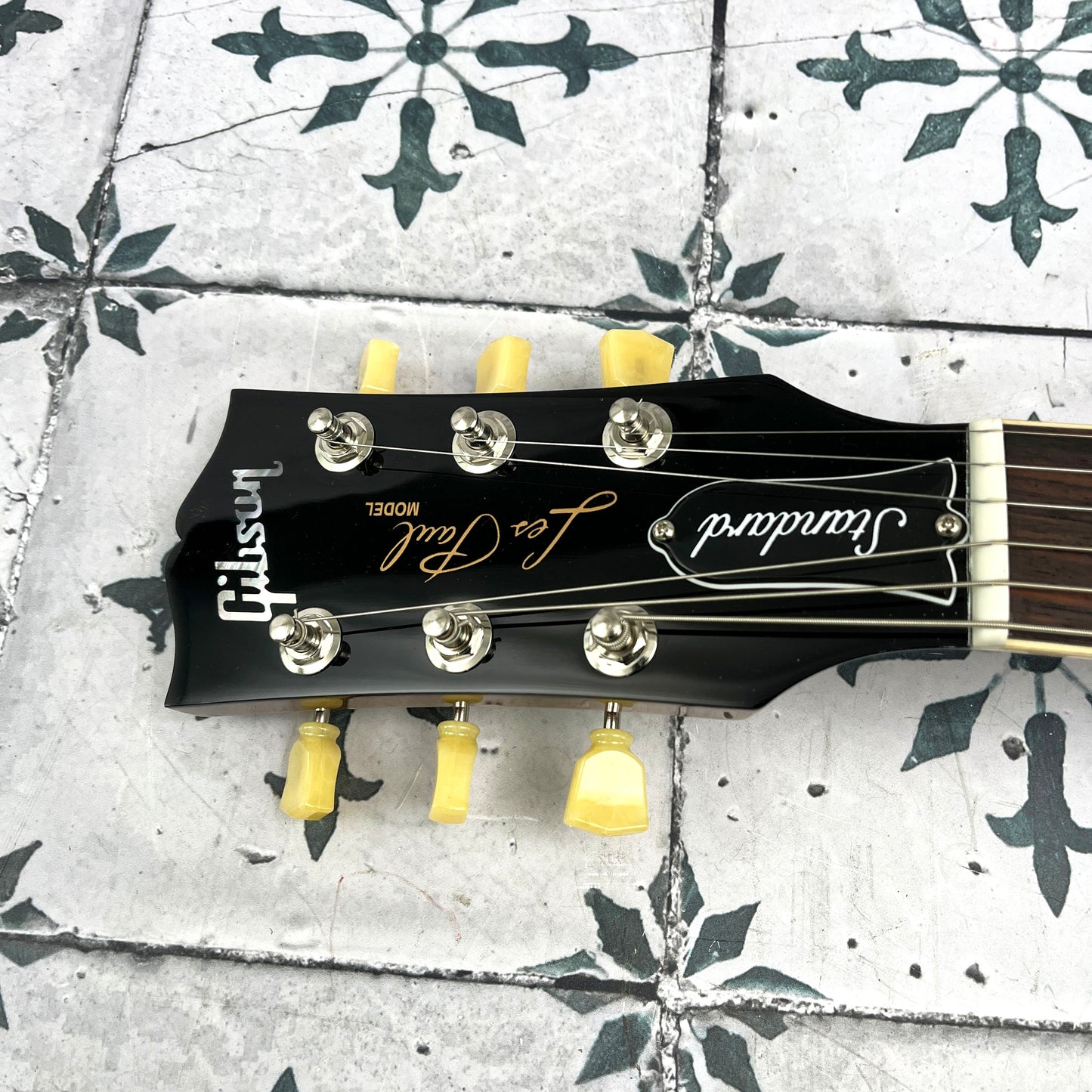 Gibson Les Paul Standard '60s • Translucent Fuchsia • 2024