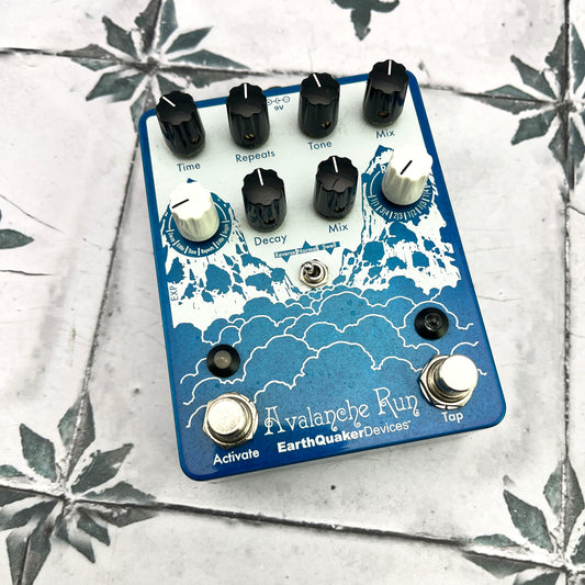 EarthQuaker Devices Avalanche Run Stereo Reverb & Delay with Tap Tempo V2