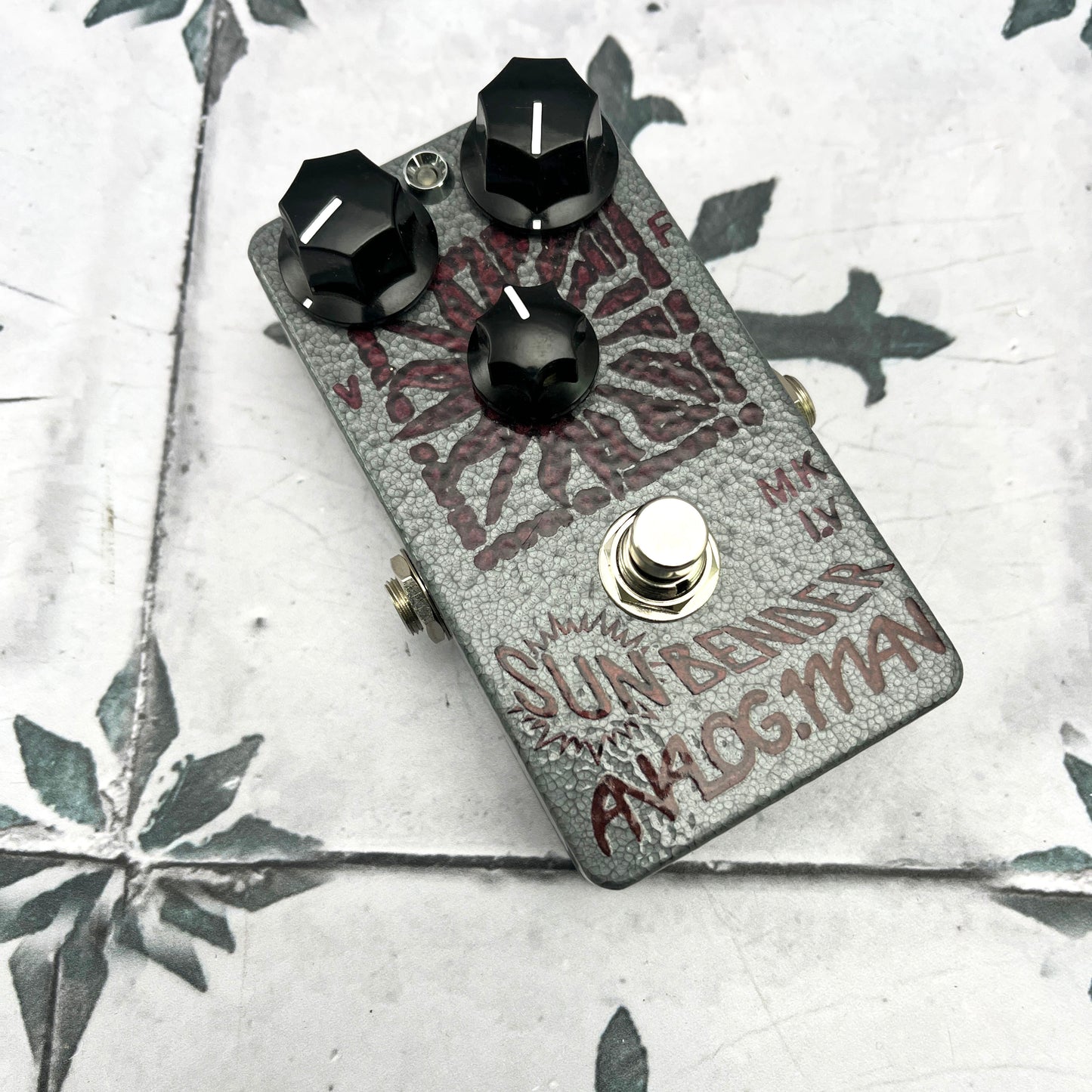 Analogman Sun Bender Mk 1.5 Fuzz in MKIV Case