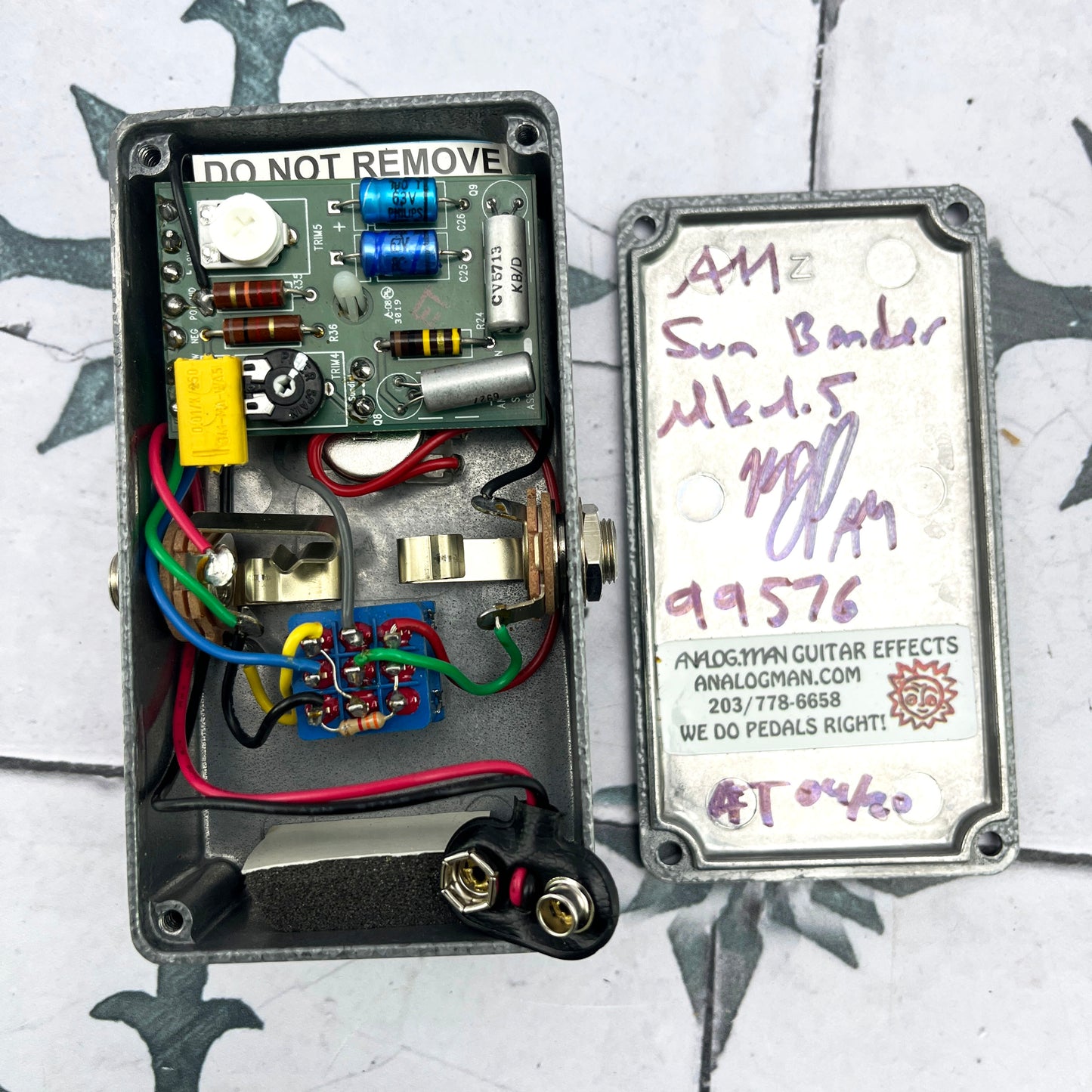Analogman Sun Bender Mk 1.5 Fuzz in MKIV Case
